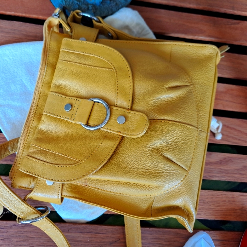 Marco Avane Shoulder Bag. Tan Yellow Leather. - Picture 11 of 15